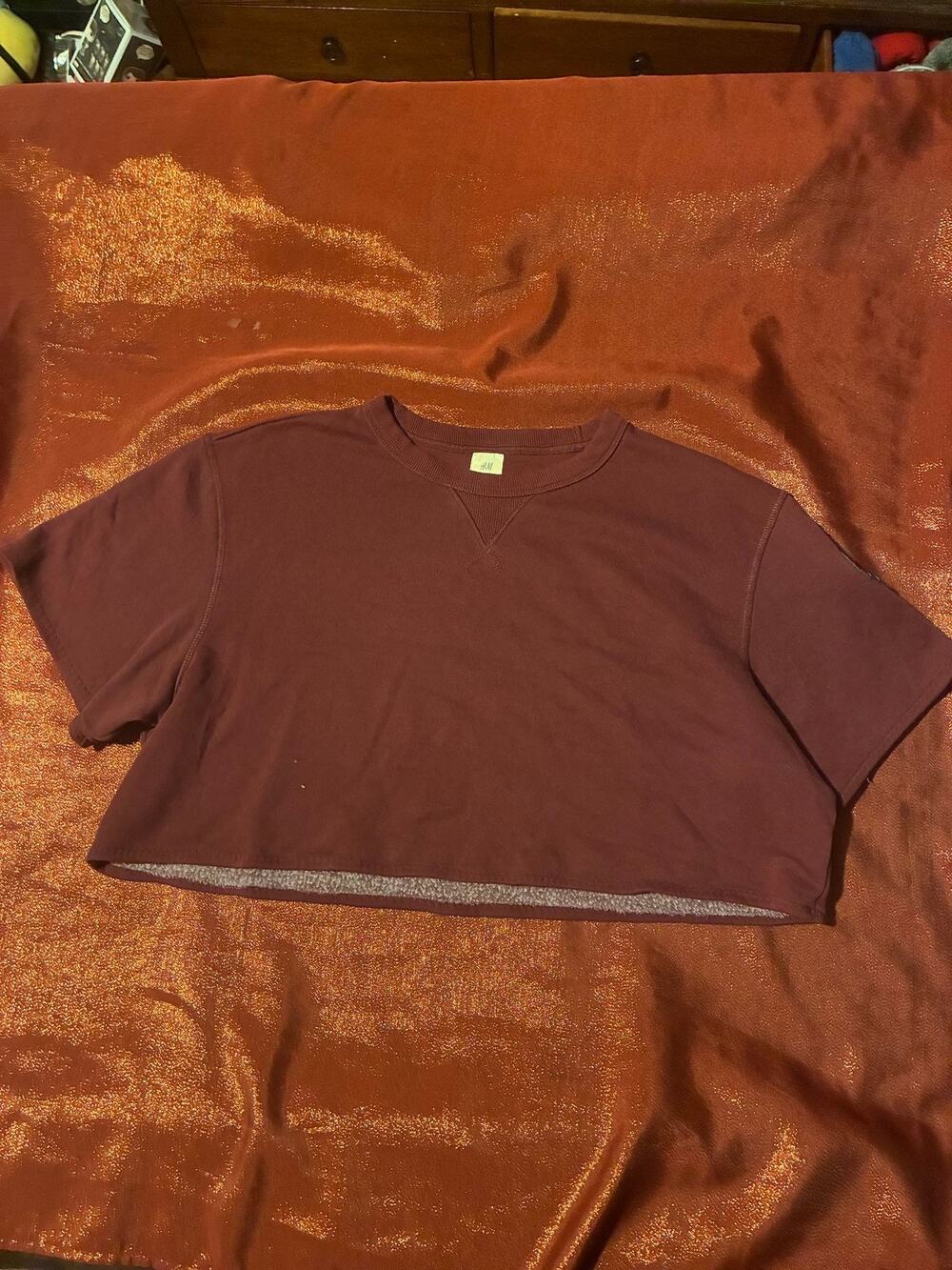 H&M Sweatshirt Womens M Cropped Maroon Short Sleeve Patch Logo Crewneck Tee